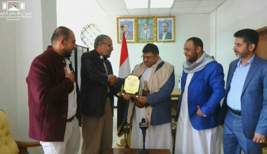 حماس باليمن : تكرم  الحوثي  بدرع الحركة